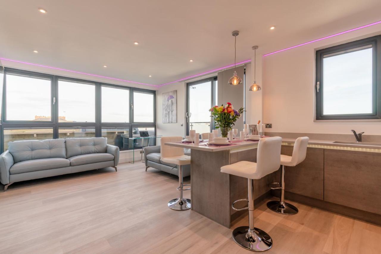 Central Penthouse With Hot Tub & Views 22 Cheltenham Exterior photo