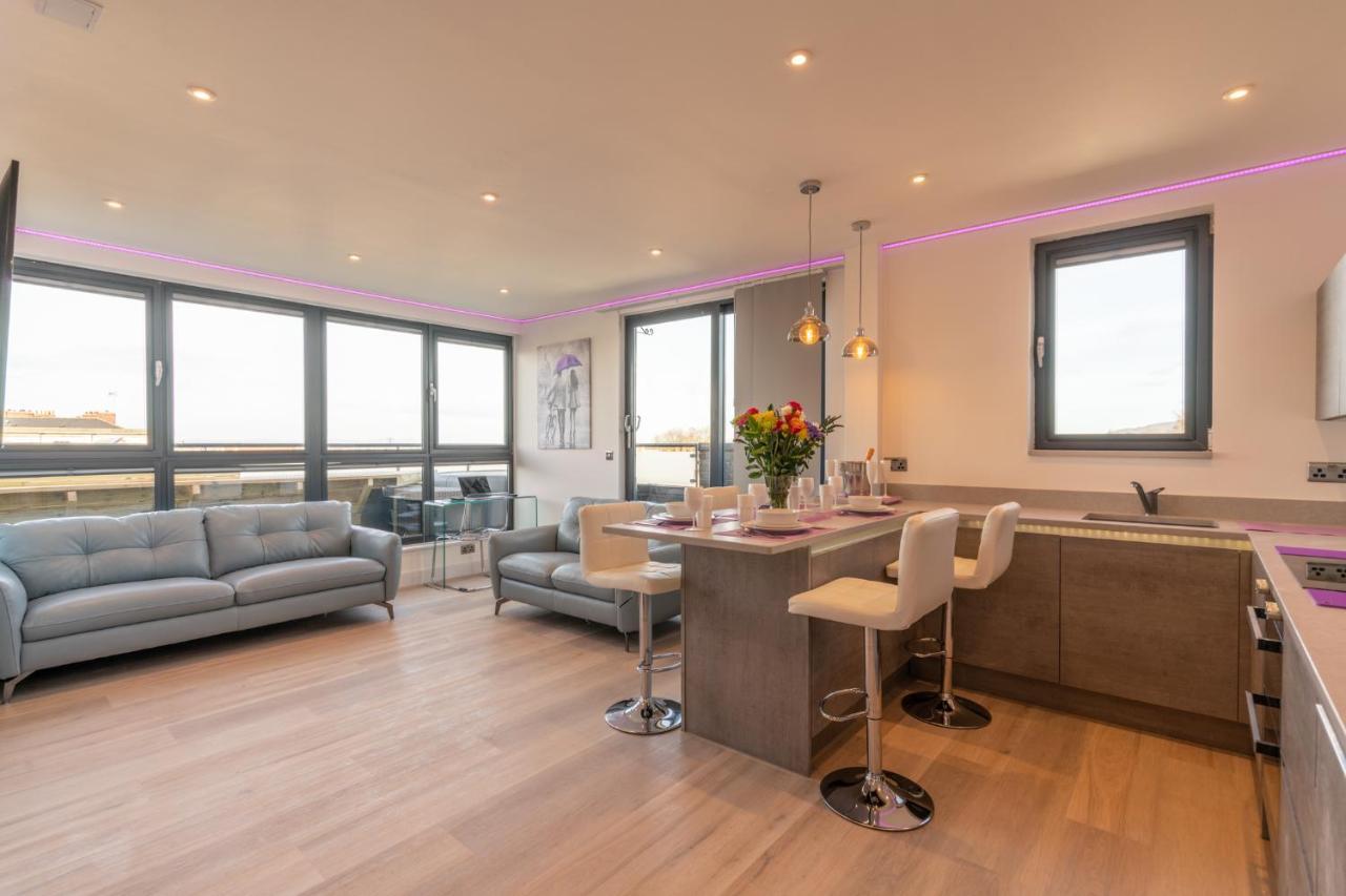Central Penthouse With Hot Tub & Views 22 Cheltenham Exterior photo