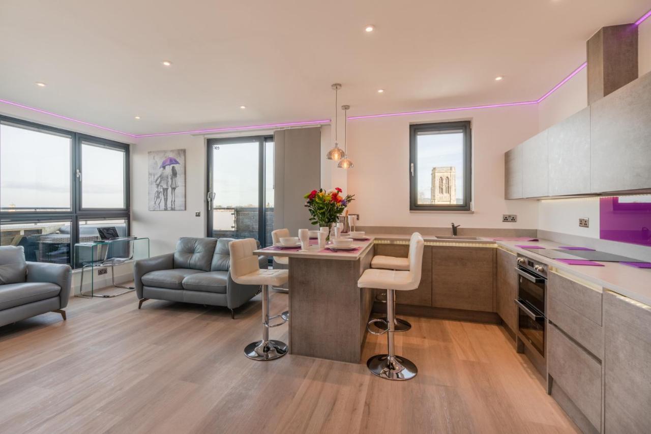 Central Penthouse With Hot Tub & Views 22 Cheltenham Exterior photo